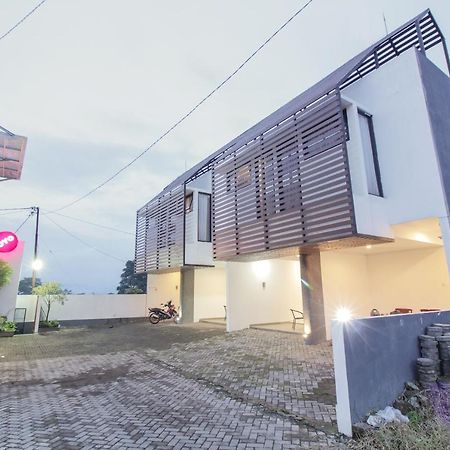 Oyo 396 Tibrae Residence Syariah Lembang Eksteriør billede