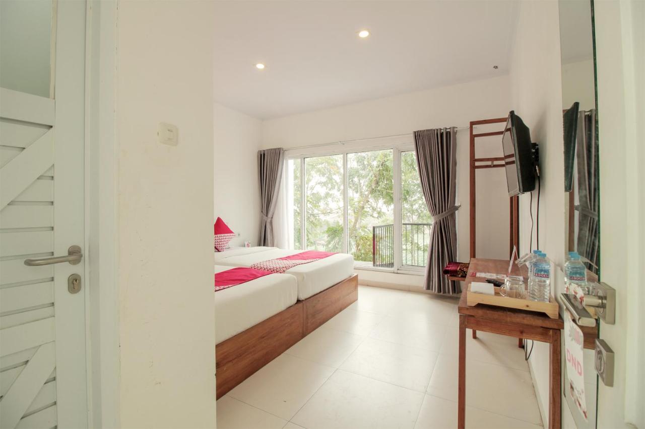 Oyo 396 Tibrae Residence Syariah Lembang Eksteriør billede